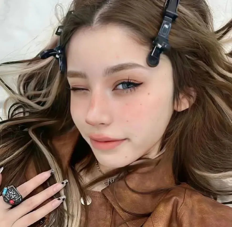 你有金手指，本夫人专治外挂